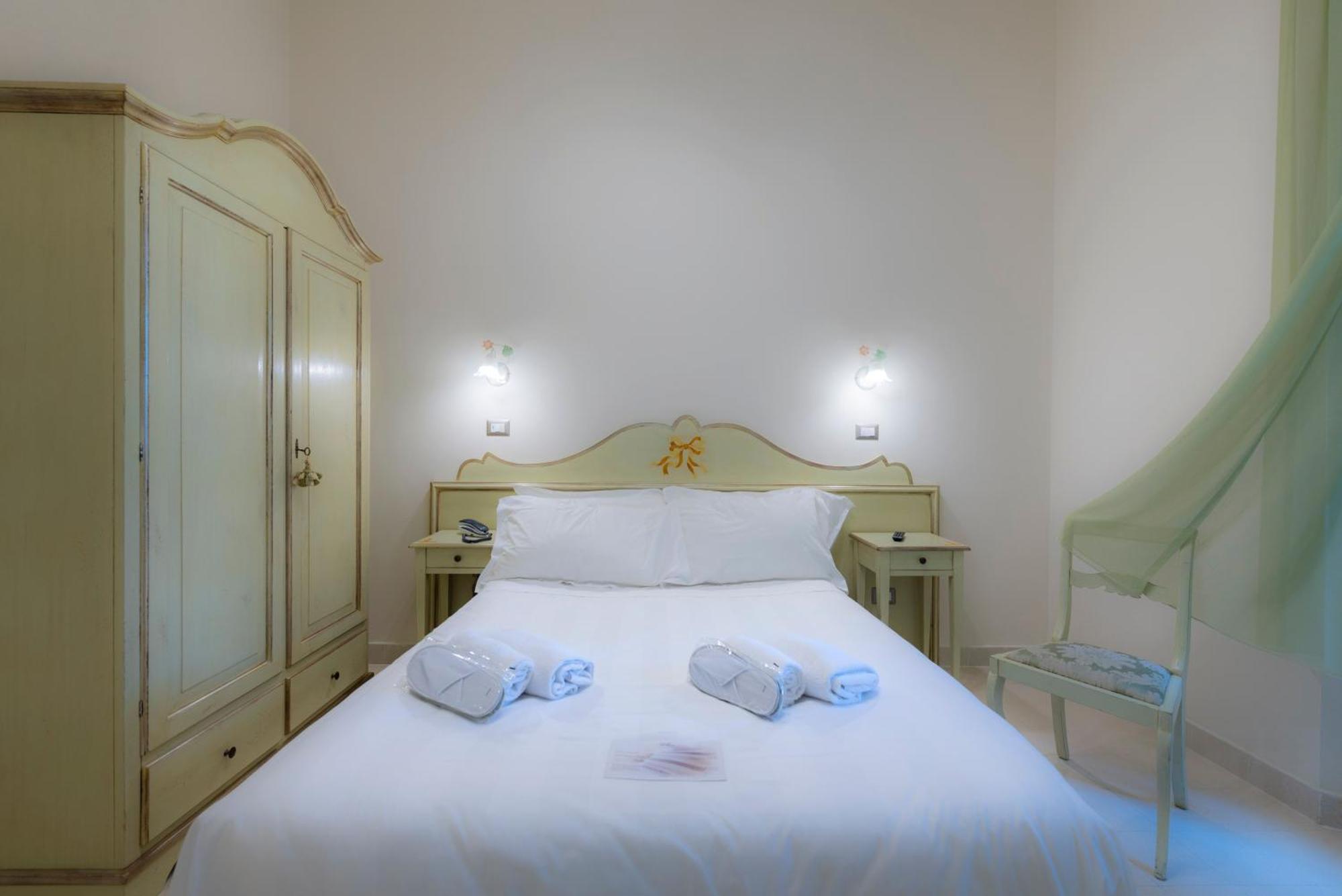 Camera Classic con Letto Matrimoniale alla Francese